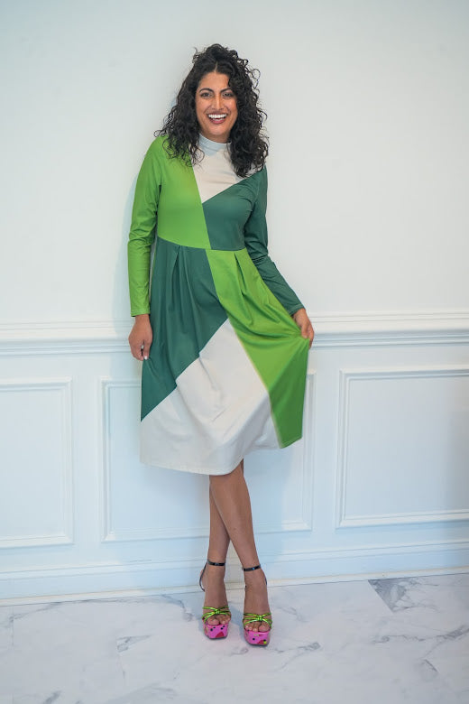 Elegant dress for Fall/winter style: Green high-neck, long sleeve, color block